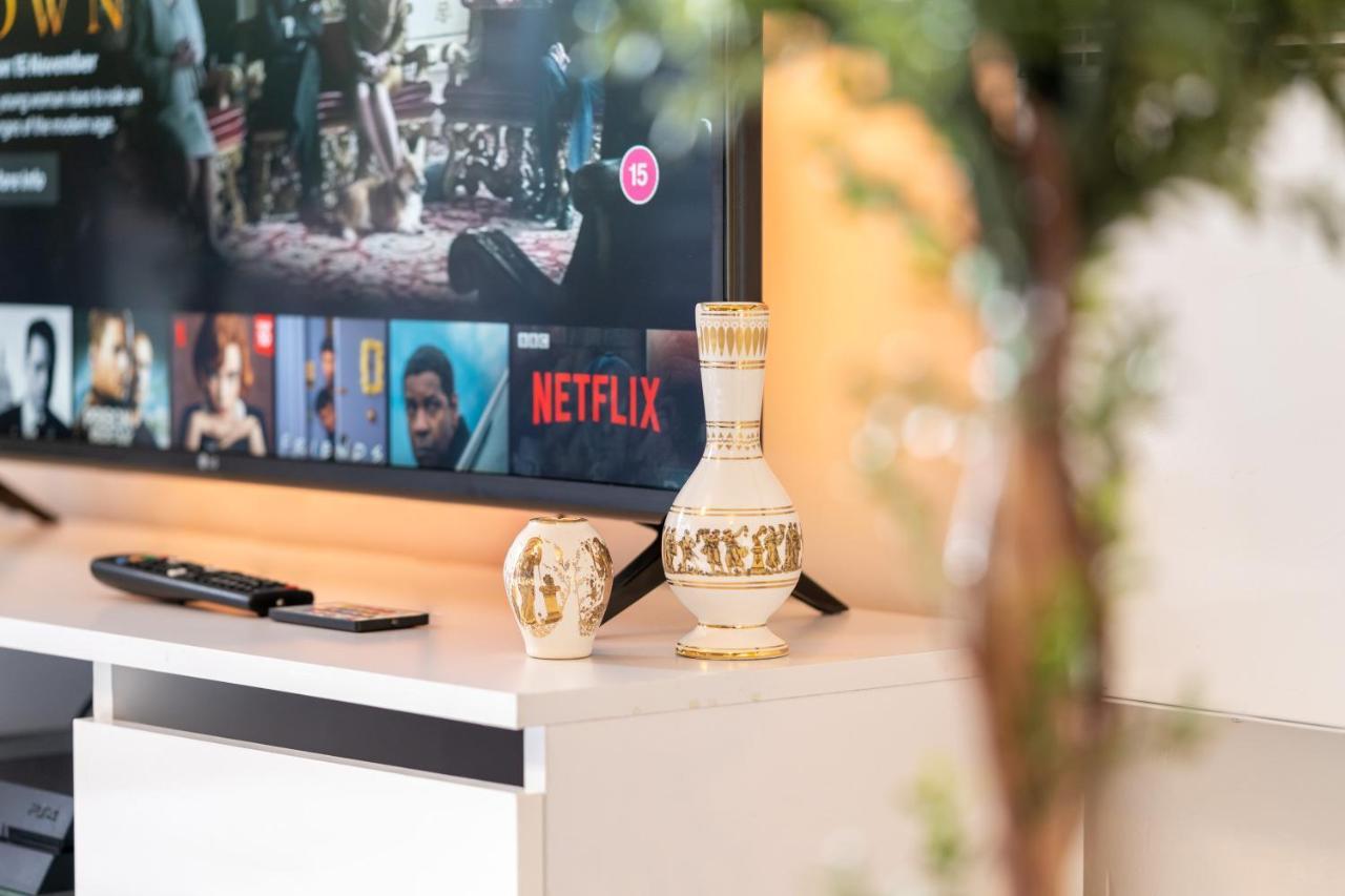 Caliber Stays Birmingham Bliss - Medusa Suite Apartments - Central 2-Bed Retreat - City Attractions, Sleeps 4, Free Netflix, Nearby Parking & Close Proximity - Bullring, Grand Central, The Cube - 5 Minutes Walk Exterior foto